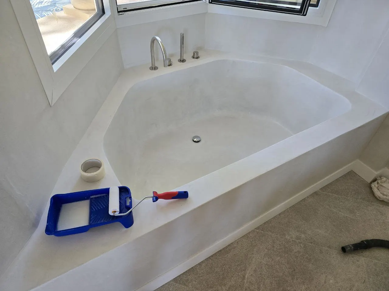 Bañera artesanal fabricada a medida con materiales impermeables